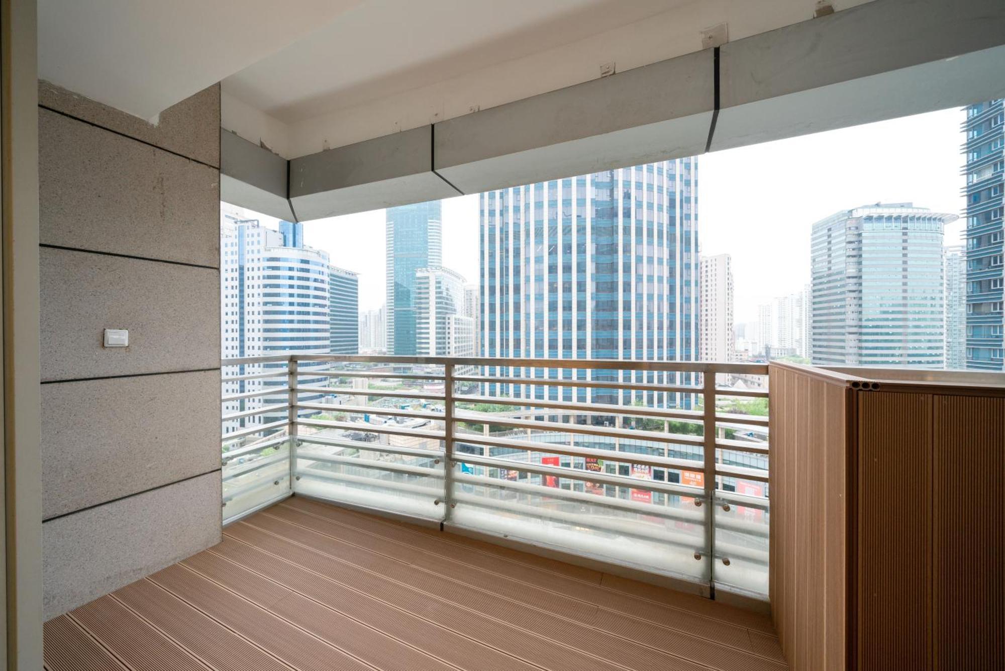 Tianzifang Sun And Moonlight View Two Bedrooms And Two Bathrooms Apartment