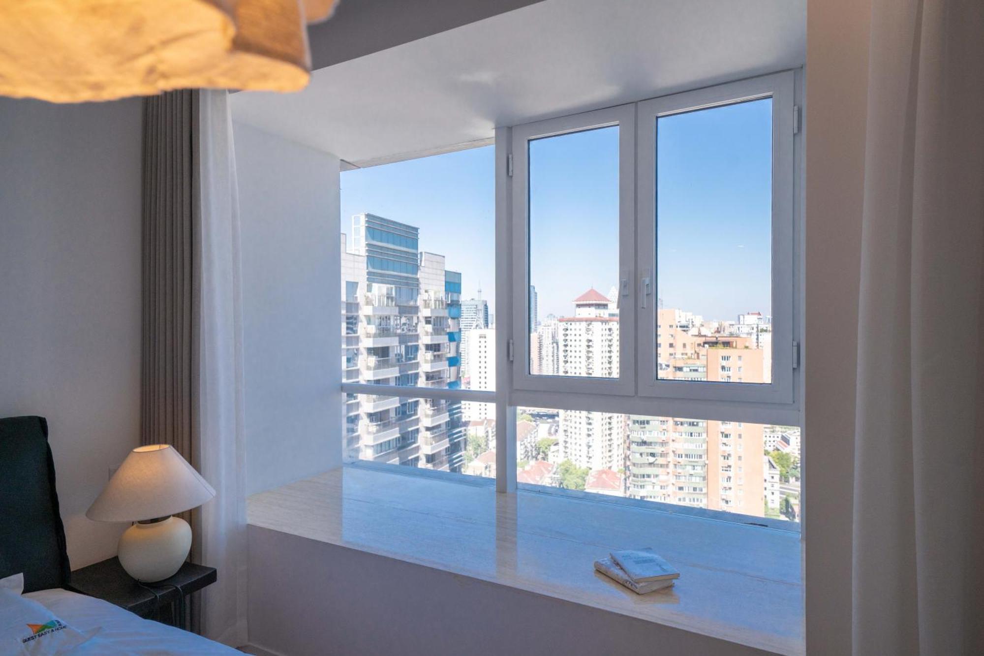 Tianzifang Sun And Moonlight View Two Bedrooms And Two Bathrooms Apartment