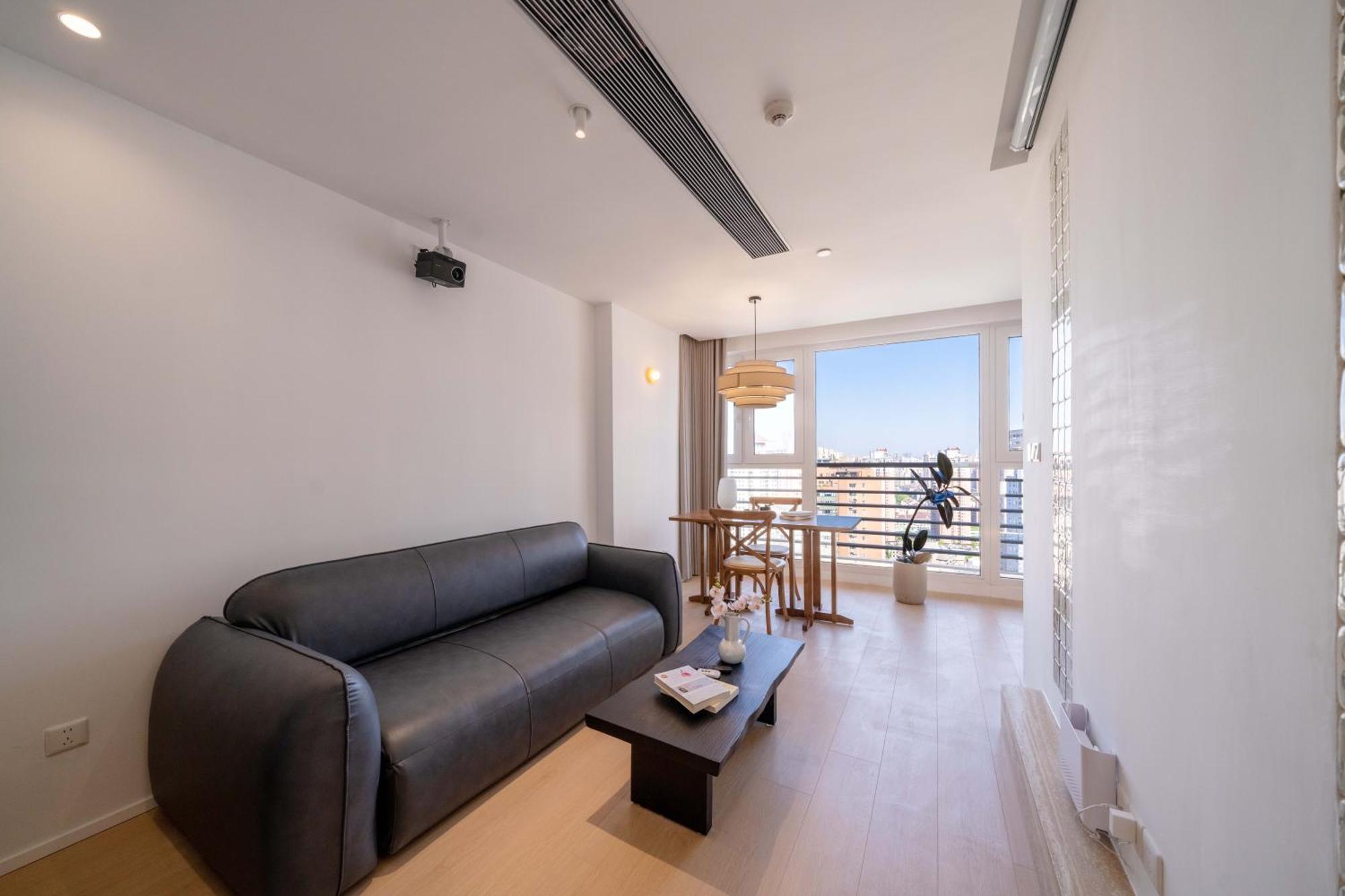 Tianzifang Sun And Moonlight View Two Bedrooms And Two Bathrooms Apartment *